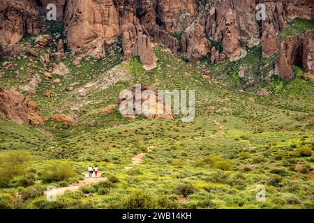 Un paio di escursioni nel Lost Dutchman State Park, nelle Superstition Mountains, Arizona. Foto Stock
