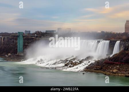 Le cascate del Niagara, Ontario, Canada, sono un sito patrimonio dell'umanità dell'UNESCO e una delle destinazioni turistiche più popolari al mondo. Foto Stock