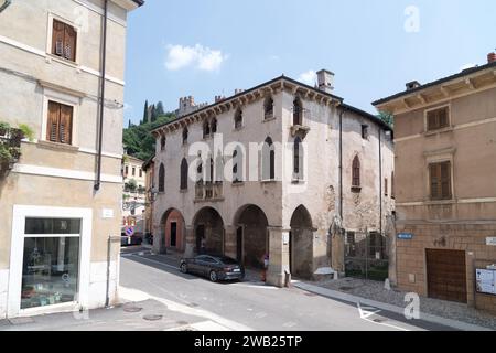 Palazzo gotico cavalli costruito nel XV secolo nel centro storico di Soave, provincia di Verona, Veneto, Italia© Wojciech Strozyk / A. Foto Stock