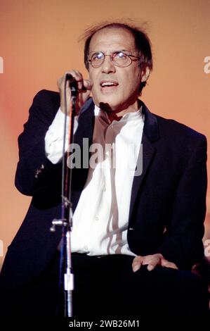 Bologna Italia 1997-09-28 : Adriano Celentano, concerto dal vivo al 23° Congresso Eucaristico Nazionale Foto Stock