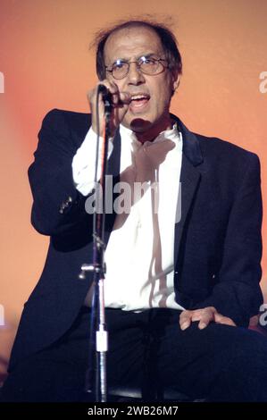 Bologna Italia 1997-09-28 : Adriano Celentano, concerto dal vivo al 23° Congresso Eucaristico Nazionale Foto Stock