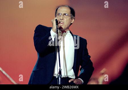 Bologna Italia 1997-09-28 : Adriano Celentano, concerto dal vivo al 23° Congresso Eucaristico Nazionale Foto Stock