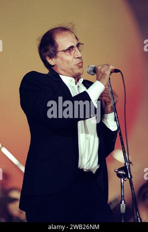 Bologna Italia 1997-09-28 : Adriano Celentano, concerto dal vivo al 23° Congresso Eucaristico Nazionale Foto Stock