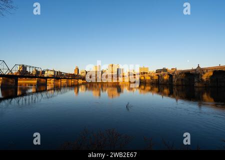 Skyline di Harrisburg, Pennsylvania, al tramonto Foto Stock