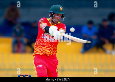 Colombo, Sri Lanka. 8 gennaio 2024. Il capitano dello Zimbabwe Craig Ervine colpisce la palla durante la seconda partita internazionale di cricket di un giorno tra Sri Lanka e Zimbabwe allo Stadio R. Premadasa di Colombo l'8 gennaio 2024. Viraj Kothalwala/Alamy Live News Foto Stock