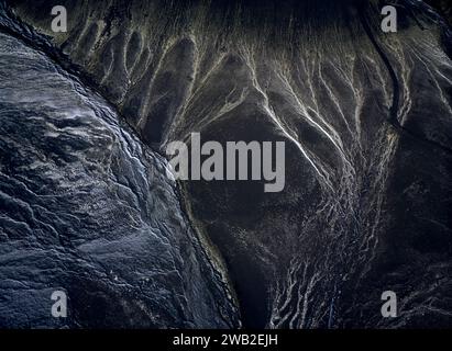 Vista aerea dei fiumi intrecciati con un paesaggio suggestivo Foto Stock