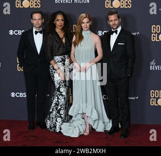 Los Angeles, USA. 7 gennaio 2024. LOS ANGELES, USA. 7 gennaio 2024: Patrick J. Adams, Gina Torres, Sarah Rafferty e Gabriel Macht nella sala stampa del 81° Golden Globe Awards al Beverly Hilton Hotel. Credito immagine: Paul Smith/Alamy Live News Foto Stock