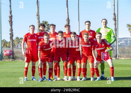 Oliva, Spagna. 8 gennaio 2024. Oliva, oliva Beach en Golf, 08-01-2024, stagione 2023/2024, Dutch Eredivisie Football Starting 11 del FC Twente durante il training camp Twente - Osnabruck (amichevole) credito: Pro Shots/Alamy Live News Foto Stock