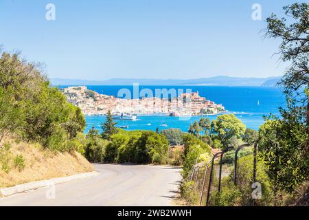 ISOLA d'ELBA, ITALIA - 28 agosto 2018: Vista panoramica della città e del porto di Portoferraio, Isola d'Elba, Toscana, Italia. Foto Stock