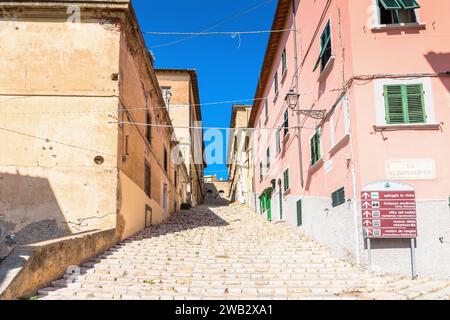 ISOLA d'ELBA, ITALIA - 28 agosto 2018: Vista diurna della città di Portoferraio, Isola d'Elba, Toscana, Italia. Foto Stock