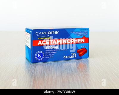 Confezione di cappucci CareOne acetaminofene da 500 mg Foto Stock