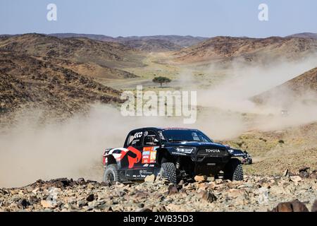 243 BOTTERILL Guy David (zaf), CUMMINGS Brett (zaf), Toyota Gazoo Racing, Toyota GR DKR Hilux, FIA Ultimate, azione durante la terza fase della Dakar 2024 l'8 gennaio 2024 tra al Duwadimi e al Salamiya, Arabia Saudita Foto Stock