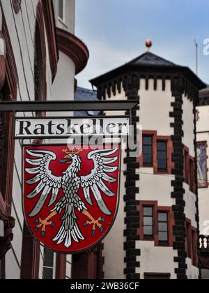 Insegna Ratskeller a Paulsplatz, Altstadt (vecchio otwn), Francoforte sul meno, Assia, Germania Foto Stock