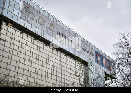 Parigi, Paraguay. 8 gennaio 2024. Questa fotografia mostra la finestra dei Giochi di Parigi 2024 ' l'Etat pour les jeux de Paris 2024' sulla facciata della prefettura della regione dell'Ile-de-France a Parigi, l'8 gennaio 2024. Foto di Firas Abdullah/ABACAPRESS.COM credito: Abaca Press/Alamy Live News Foto Stock