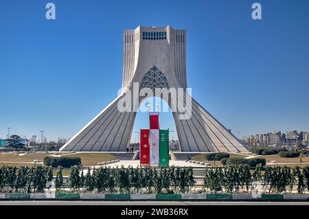Azadi Tower (Borj-e Azadi), alias Shahyad Tower, Teheran, Iran. Costruito nel 1971 per commemorare il 2500° anniversario della fondazione dell'Impero Persiano Foto Stock
