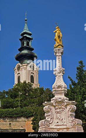 Colonna della peste mariana, torre in stile barocco presso la cattedrale di Saint Emmeram al castello di Nitra, Nitra, Slovacchia Foto Stock