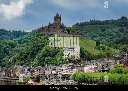 Ex castello imperiale affacciato sulla città di Cochem, Renania Palatinato, Germania Foto Stock