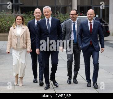 Il ministro francese dell'economia e delle finanze Bruno le Maire e il ministro francese junior dei conti pubblici Thomas Cazenave e il ministro francese junior delle piccole e medie imprese, industrie artigianali e Turismo Olivia Gregoire e il ministro francese Junior per la transizione digitale e le telecomunicazioni Jean-Noel Barrot e il ministro francese Junior per l'industria Roland Lescure per il nuovo anno al Ministero dell'economia, delle Finanze e della sovranità industriale e digitale, a Parigi, in Francia, l'8 gennaio 2024. Foto di Jean-Bernard Vernier/JBV News/ABACAPRESS.COM Foto Stock