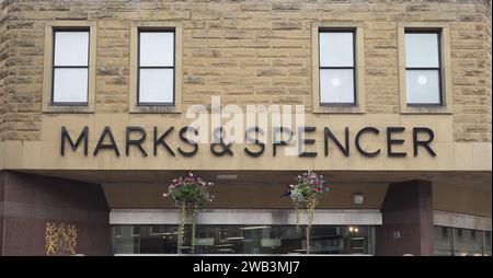 INVERNESS, Regno Unito - 13 SETTEMBRE 2023: Marks and Spencer Sign Foto Stock