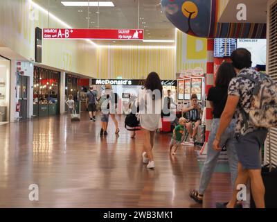 BERGAMO ORIO AL SERIO, ITALIA - CIRCA AGOSTO 2022: McDonald's Restaurant Foto Stock