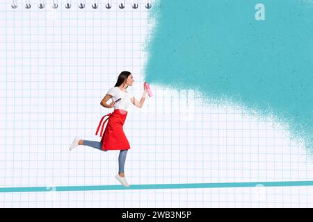 Immagine di collage di foto creative che corre allegra e sorridente giovane donna che spruzza vernice sullo sfondo del disegno a scacchi Foto Stock