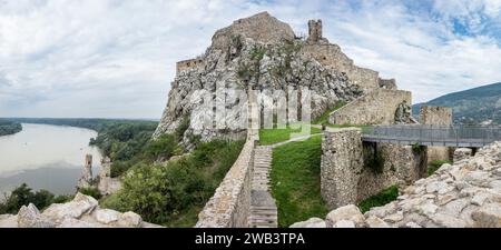 Rovine del castello di Devin vicino alla città di Bratislava in Slovacchia, Europa Foto Stock