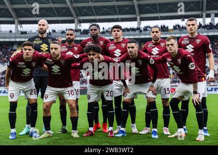 Torino, Italia. 7 gennaio 2024. La squadra del Torino FC si schiera durante la partita di serie A 2023/24 tra Torino FC e SSC Napoli allo Stadio Olimpico grande Torino. Punteggio finale; Torino 3 | 0 Napoli. (Foto di Fabrizio Carabelli/SOPA Images/Sipa USA) credito: SIPA USA/Alamy Live News Foto Stock