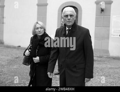 Franz Beckenbauer mit seiner Frau Heidi Trauerfeier zum Tode von Harry Valerien im Kloster zu benediktbeuren © diebilderwelt / Alamy Stock Foto Stock