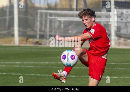 Oliva, Spagna. 8 gennaio 2024. Oliva, oliva Beach en Golf, 08-01-2024, stagione 2023/2024, olandese Eredivisie Football FC Twente giocatore Gijs Besselink durante il training camp Twente - Osnabruck (amichevole) credito: Pro Shots/Alamy Live News Foto Stock