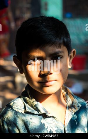Volto dei lavoratori della ceramica, questa immagine è stata catturata il 29 dicembre 2024, da Saver, Bangladesh Foto Stock