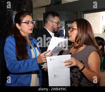 ASAMBLEISTAS-CUESTIONAN-PLAN-FENIX Quito,.lunes 8 de enero del 2023 Asambleistas del movimiento Construye, Alexandra Castillo del CAL y Sandra Rueda, hablan sobre la inseguridad y solicitan informacion del Plan FÃ nix, del Presidente Noboa Fotos:Rolando Enriquez/API Quito Pichincha Ecuador informacion del PLAN nix, 2023 i membri dell'Assemblea del movimento Construye, Alexandra Castillo di CAL e Sandra Rueda, parlano di insicurezza e chiedono informazioni sul Presidente Noboas Plan FÃ Foto Stock