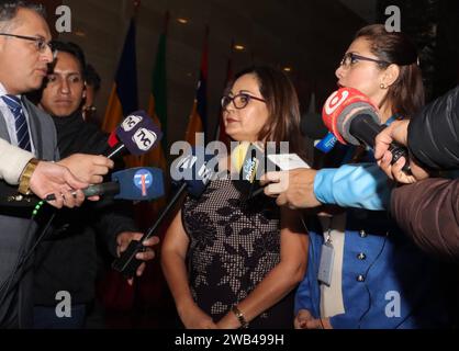 ASAMBLEISTAS-CUESTIONAN-PLAN-FENIX Quito,.lunes 8 de enero del 2023 Asambleistas del movimiento Construye, Alexandra Castillo del CAL y Sandra Rueda, hablan sobre la inseguridad y solicitan informacion del Plan FÃ nix, del Presidente Noboa Fotos:Rolando Enriquez/API Quito Pichincha Ecuador informacion del PLAN nix, 2023 i membri dell'Assemblea del movimento Construye, Alexandra Castillo di CAL e Sandra Rueda, parlano di insicurezza e chiedono informazioni sul Presidente Noboas Plan FÃ nix Foto Stock