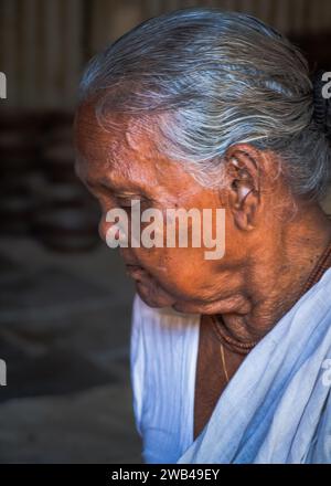 Volto dei lavoratori della ceramica, questa immagine è stata catturata il 29 dicembre 2024, da Saver, Bangladesh Foto Stock