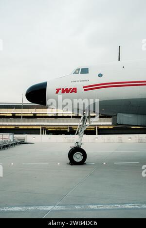 TWA Lockheed Constellation si trova all'hotel TWA presso l'Aeroporto John F. Kennedy di New York nel Queens. Foto Stock