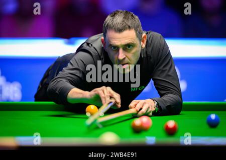 LONDRA, REGNO UNITO. 8 gennaio 2024. Ronnie o'Sullivan nel Day 2 match tra Ronnie o'Sullivan e Ding Junhui durante gli MRQ Masters 2024 all'Alexandra Palace lunedì 8 gennaio 2024 a LONDRA INGHILTERRA. Crediti: Taka G Wu/Alamy Live News Foto Stock