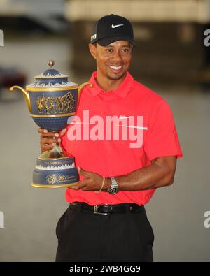 **FILE PHOTO** Tiger Woods e Nike End 27 anno di partnership. MIAMI, FL - 10 MARZO: Tiger Woods festeggia la finale del campionato WGC-Cadillac al Trump Doral Golf Resort & Spa il 10 marzo 2013 a Miami, Florida. Crediti: Mpi04/MediaPunch Foto Stock