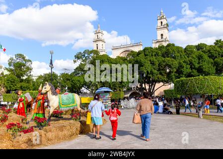 People, Plaza grande, durante il periodo natalizio, centro storico, Merida Mexico Foto Stock