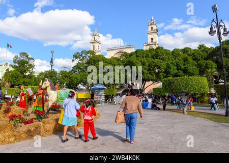 People, Plaza grande, durante il periodo natalizio, centro storico, Merida Mexico Foto Stock