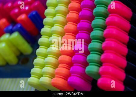 diversi tipi di inchiostri colorati utilizzati come evidenziatori e penne coloranti per bambini, sicuri e facili da pulire Foto Stock
