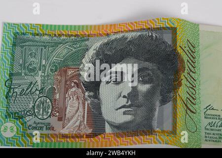 Valuta australiana, banconote in polimero e monete con animali australiani sul lato anteriore e la regina Elisabetta II sul lato posteriore! Foto Stock