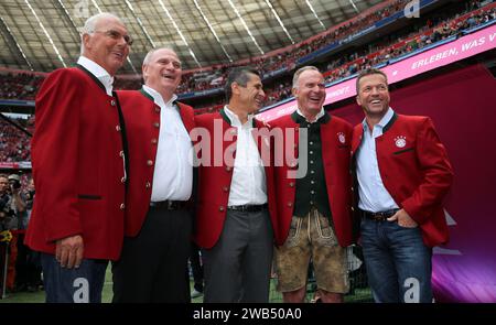 Franz Beckenbauer , PrŠsident FC Bayern Uli Hoeness Hoene§ , Jorginho Vorstandsvorsitzender Karl Heinz Rummenigge FC Bayern MŸnchen Lothar MatthŠus FC Bayern MŸnchen deutscher Fussballmeister FC Bayern MŸnchen - SC Freiburg 1 Fussball Bundesliga Saison 2016 / 2017 © diebilderwelt / Alamy Stock Foto Stock