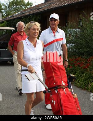 Franz Beckenbauer mit seiner Frau Heidrun Charity Golfturnier FC Bayern MŸnchen Gut Rieden Starnberg © diebilderwelt / Alamy Stock Foto Stock