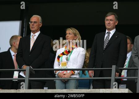 Franz Beckenbauer mit seiner Frau Heidrun und BundesprŠsident Horst Kšhler Viertelfinale Deutschland gegen Argentinien FIFA Fussball Weltmeisterschaft in Deutschland 2006 Coppa del mondo FIFA calcio in germania 2006 WM 30.6.2006 © diebilderwelt / Alamy Stock Foto Stock