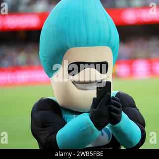 Brisbane, Australia. 7 gennaio 2024. La mascotte Brisbane Heat intrattiene la folla durante il match della Big Bash League tra Brisbane Heat e Hobart Hurrica Foto Stock