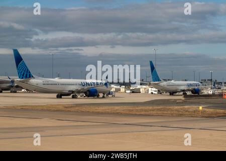 Dulles Airport, Washington DC USA - 8 gennaio 2024 due Boeing 737 Max 9 a terra presso l'aeroporto internazionale Dulles di Washington DC Foto Stock