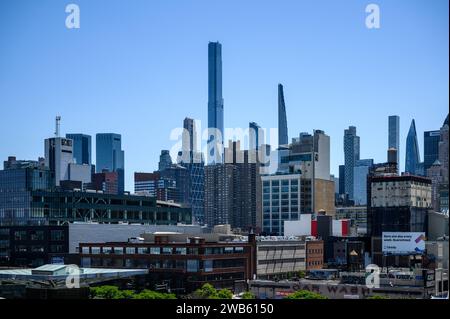 Vista panoramica del centro di New York con i miliardari di fila Central Park dalla High Line in una soleggiata giornata estiva. Foto Stock