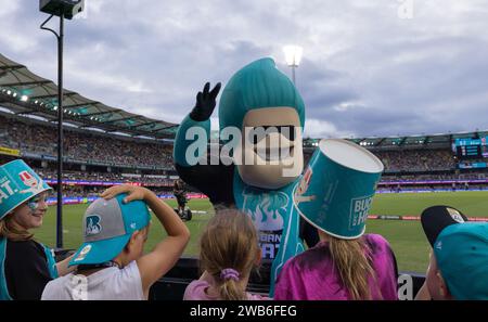 Brisbane, Australia. 7 gennaio 2024. Le mascotte dei Brisbane Heat intratterranno la folla durante il match della Big Bash League tra Brisbane Heat e Hobart Hurrica Foto Stock