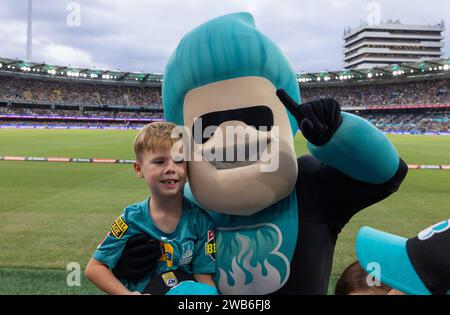 Brisbane, Australia. 7 gennaio 2024. Le mascotte dei Brisbane Heat intratterranno la folla durante il match della Big Bash League tra Brisbane Heat e Hobart Hurrica Foto Stock