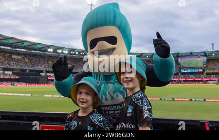 Brisbane, Australia. 7 gennaio 2024. Le mascotte dei Brisbane Heat intratterranno la folla durante il match della Big Bash League tra Brisbane Heat e Hobart Hurrica Foto Stock