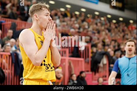 Tuebingen, Deutschland. 8 gennaio 2024. Timo Lanmueller (Tigers Tuebingen, 7) mit Emotionen, enttaeuscht 08.01.2024, pallacanestro, BBL, Tigers Tuebingen Wuerzburg Baskets, GER, Tuebingen, Paul Horn-Arena. Credito: dpa/Alamy Live News Foto Stock